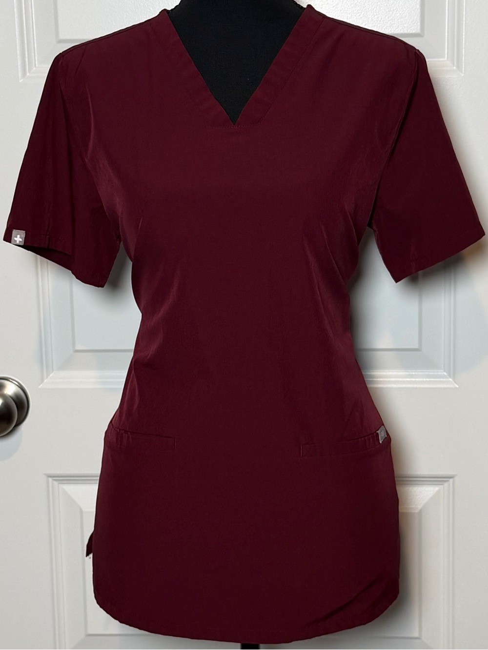 FIGS Casma Technical Collection Scrub Top Burgundy Size Small